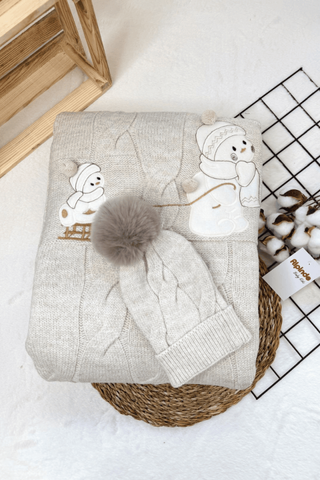 Ayı Desenli İçi Welsoftlu Triko Şapkalı Bebek Battaniyesi 100x110 cm