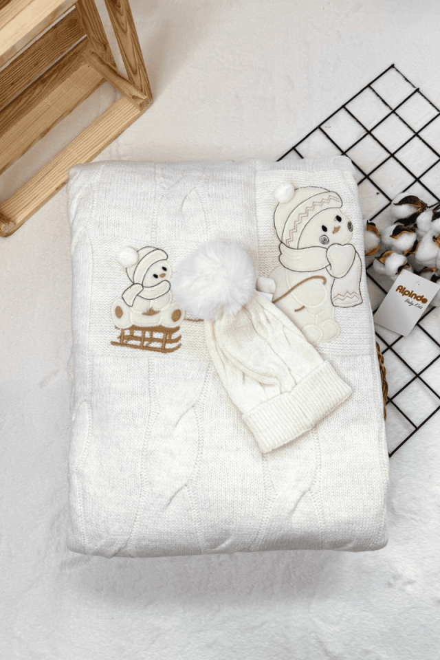 Ayı Desenli İçi Welsoftlu Triko Şapkalı Bebek Battaniyesi 100x110 cm