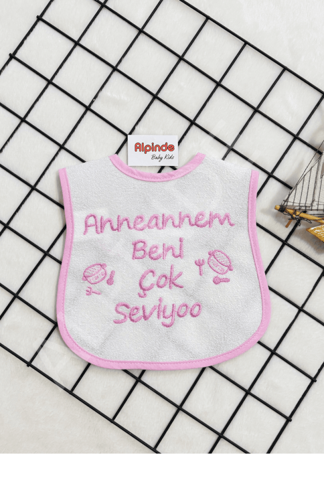 Anneannem Beni Çok Seviyoo Yazılı Mama Önlüğü