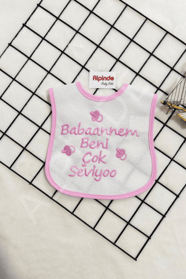 Babaannem Beni Çok Seviyoo Yazılı Mama Önlüğü