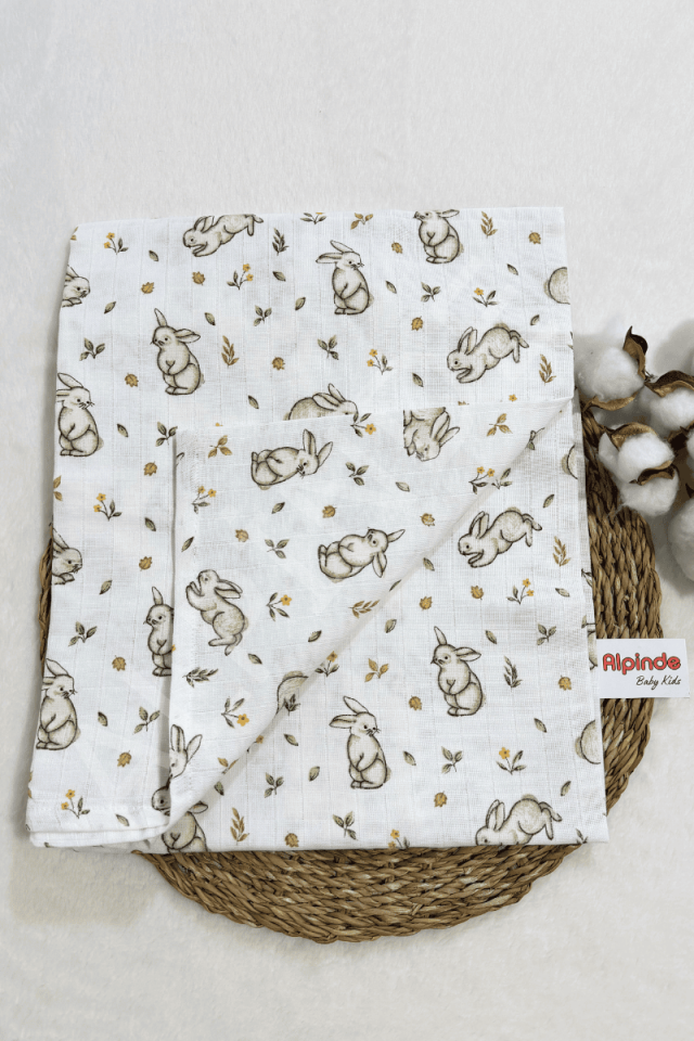 Tavşan Desenli Müslin Bebek Battaniyesi 100x110 Cm