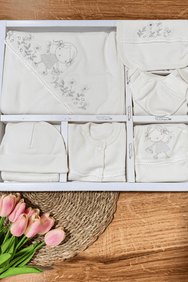 Çiçek Toplayan Kız Nakışlı Yenidoğan Kız Bebek 10lu Zıbın Set Hastane Çıkışı