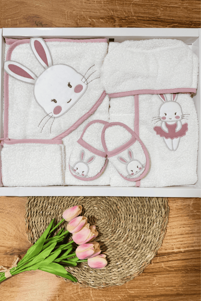 Tavşan Nakışlı 4 Parça %100 Pamuklu Havlu & Bornoz Set