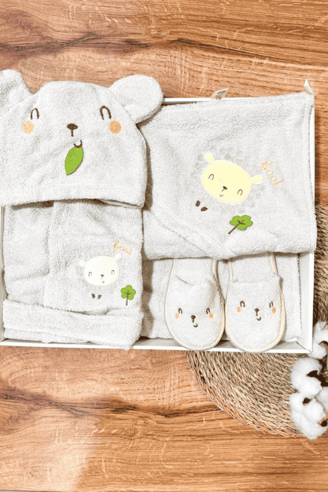 Kuzucuk Nakışlı 3 Parça %100 Pamuklu Havlu & Bornoz Set