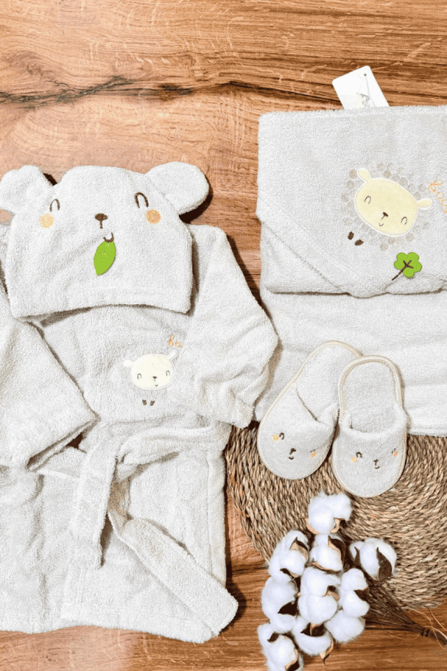 Kuzucuk Nakışlı 3 Parça %100 Pamuklu Havlu & Bornoz Set