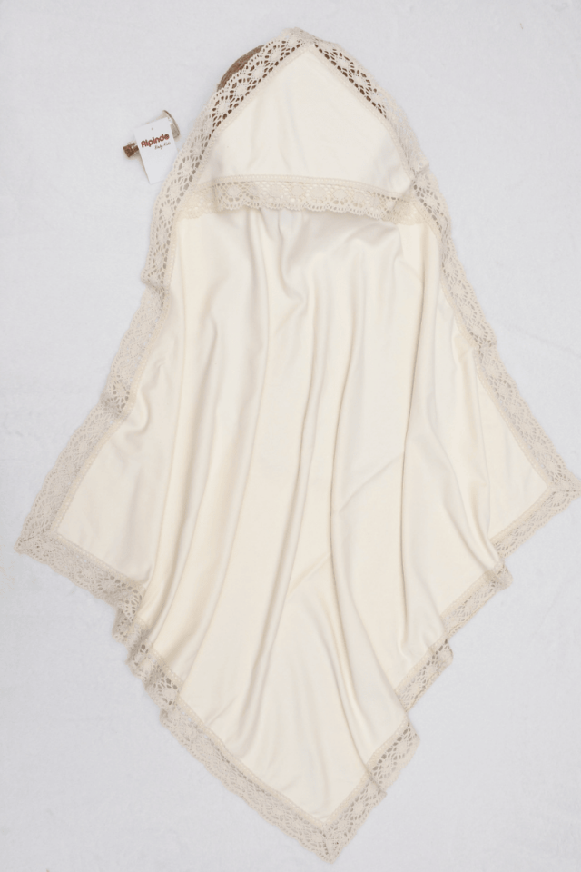 Fisto Dantel Detaylı Kız Bebek %100 Pamuklu Kundak Battaniye 90*90 Cm Ekru