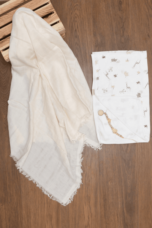 % 100 Pamuk 1 adet Müslin + 1 Adet Penye Battaniye + 1 adet Emzik Askısı Set